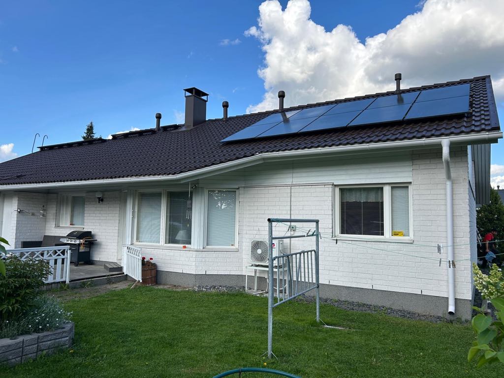 Uusittu tiilikate omakotitaloon Ylöjärvellä