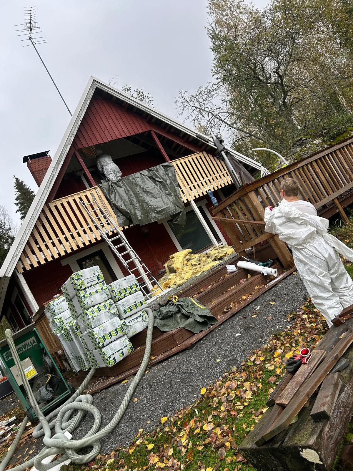 Ylöpohjan eristeiden poisto suurtehoimurilla