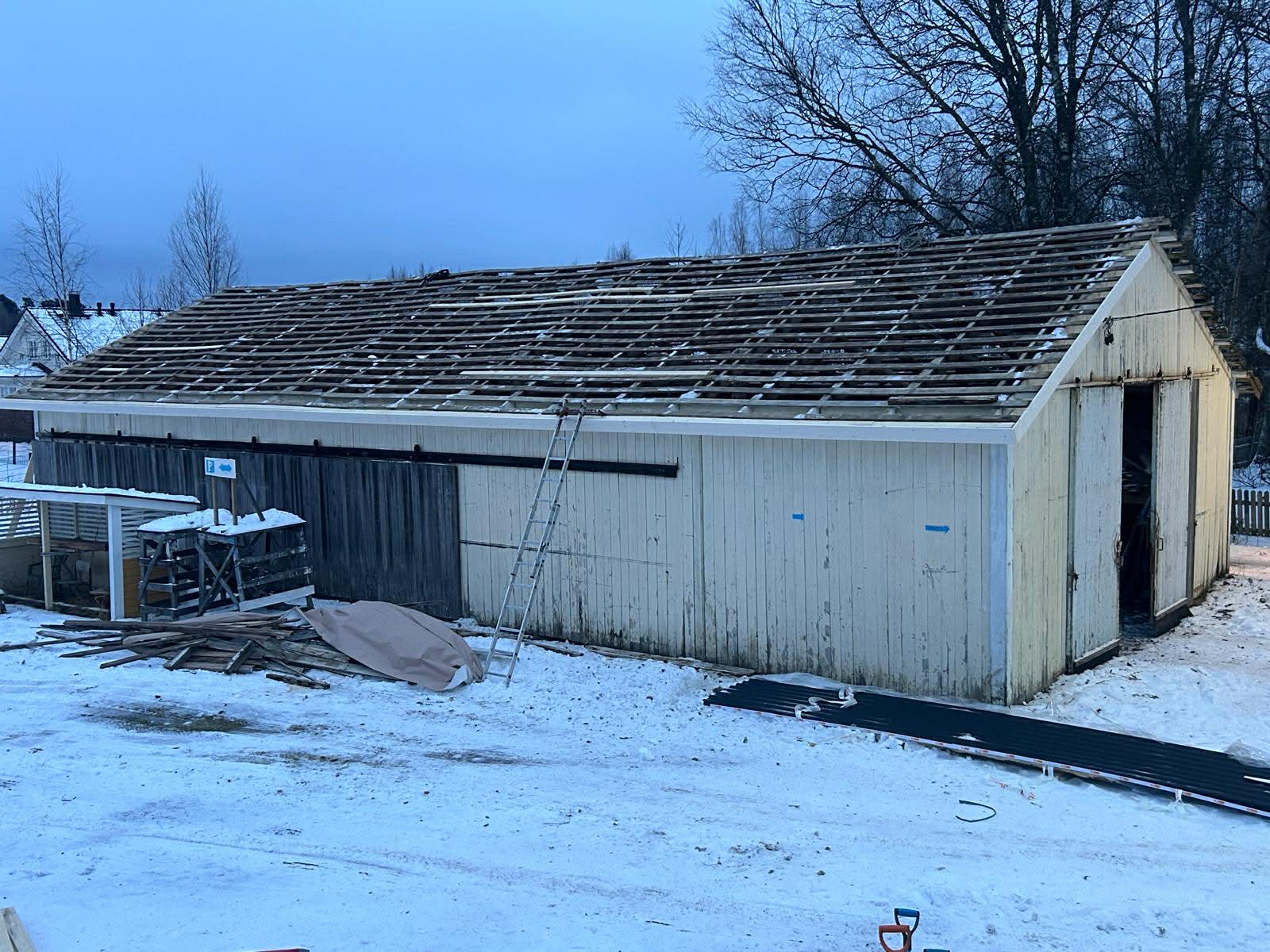 konehallin katon ruoteiden uusiminen