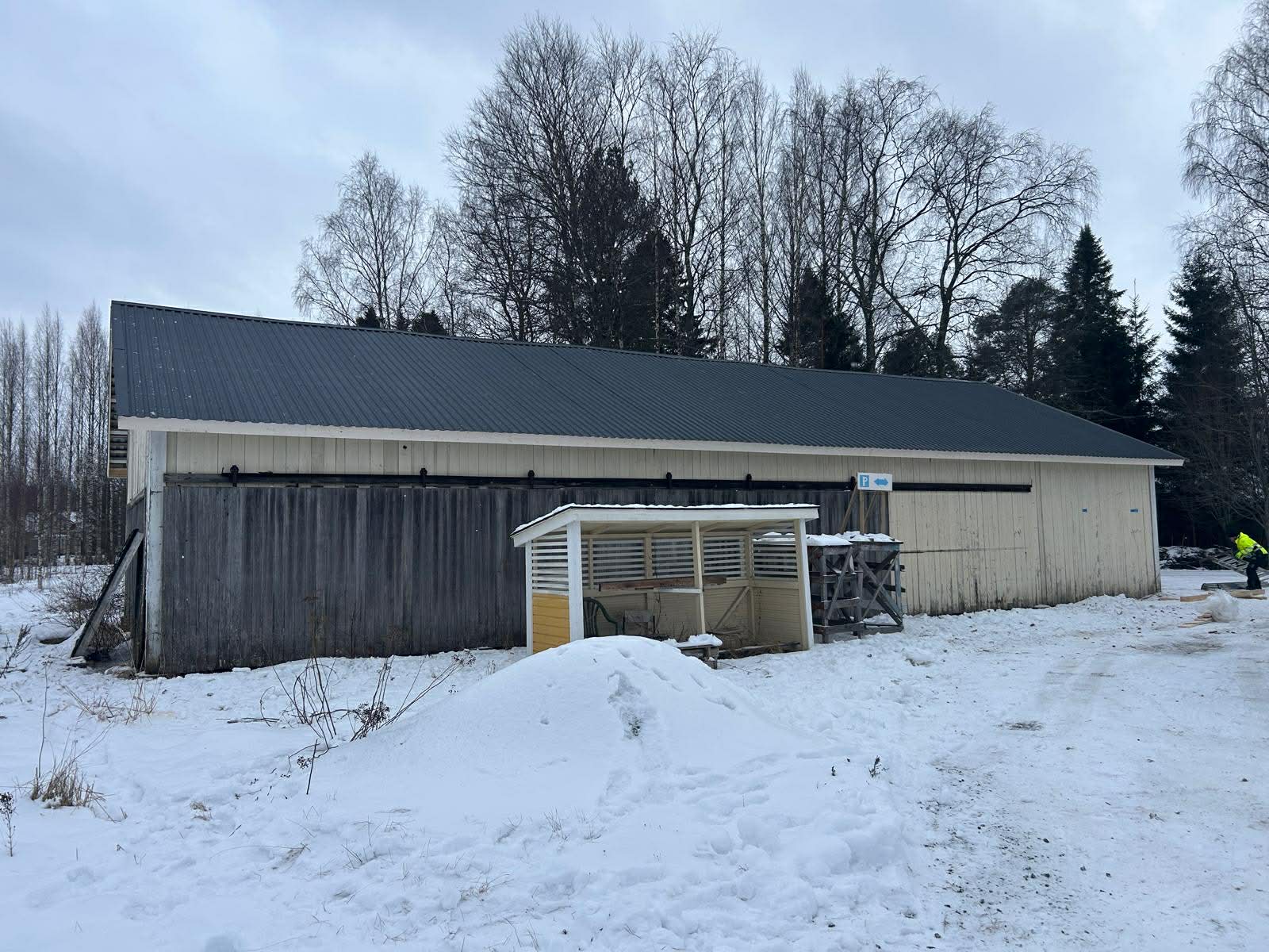 konehallin peltikatto hameenkyro