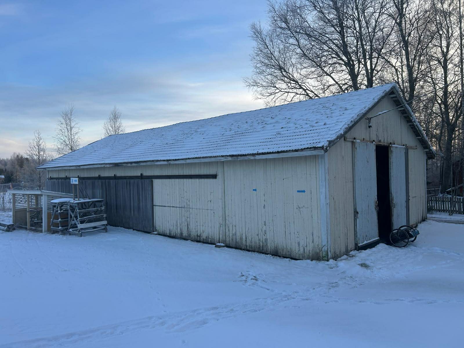 vanha maatalouskeskuksen konehallin katto